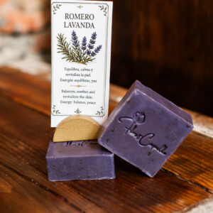 Jabón artesanal con Romero Lavanda